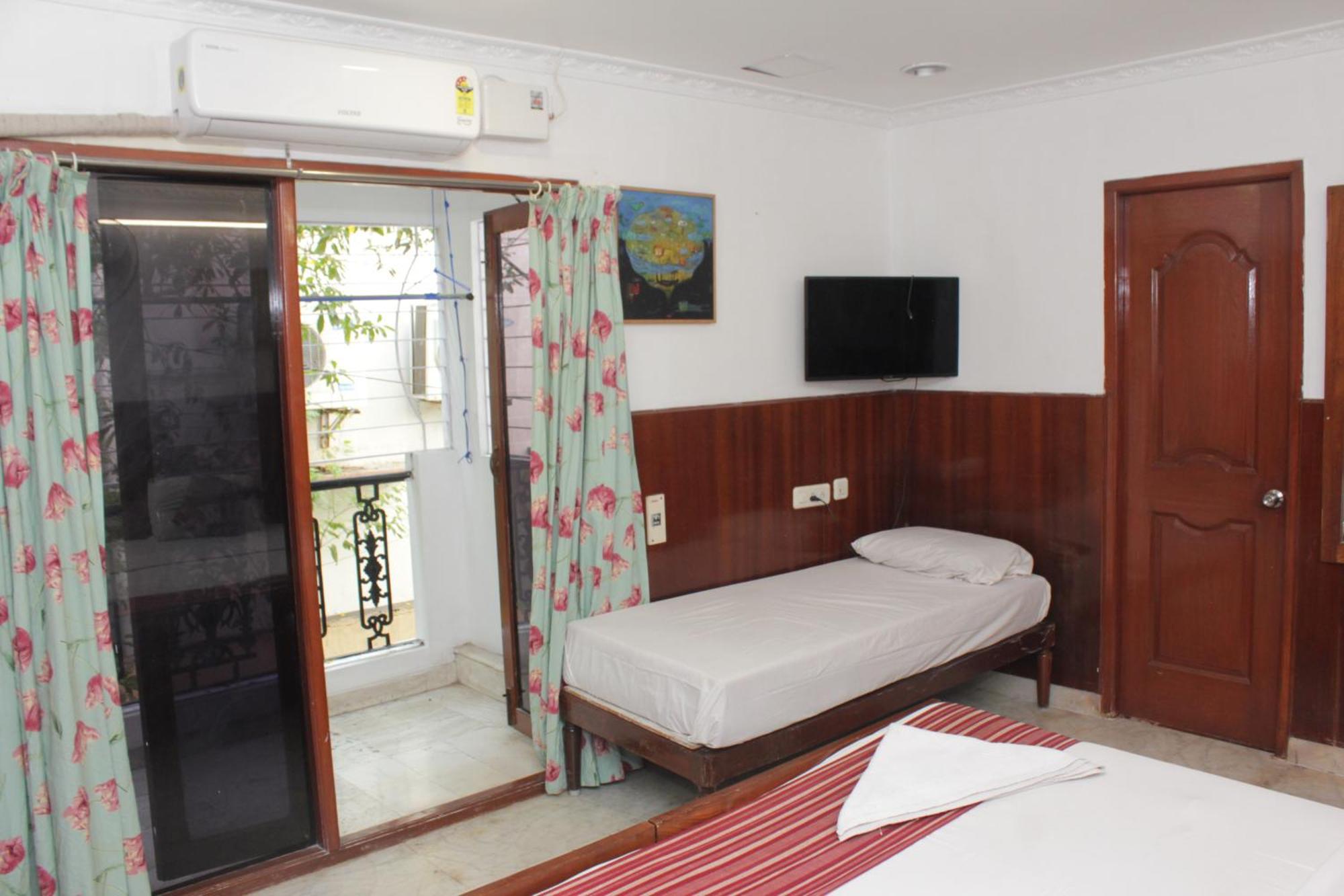 Bed and Breakfast Happy Planet Ченнаи Экстерьер фото
